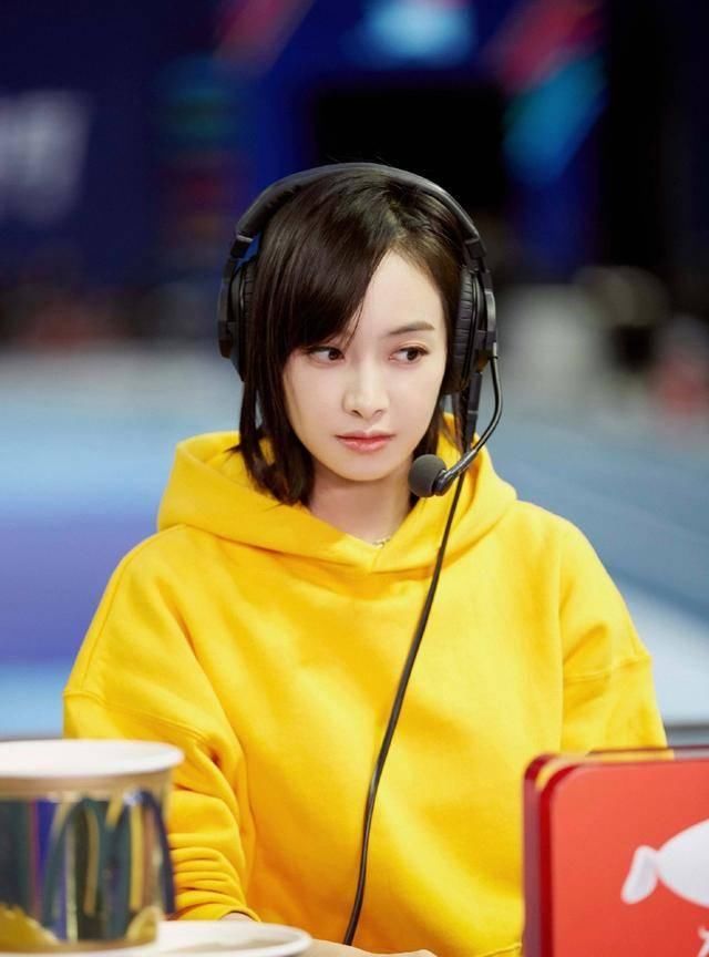  『暖黄色』2020女明星都爱的流行色——「向日葵色系」！