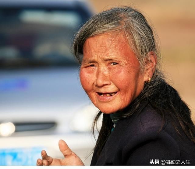 农村老人生活，看看农村老人与城市老人的晚年生活 就知道了