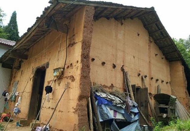  邓高华|1994年高考: 她692分入人大, 毕业却无就业处, 二婚嫁人