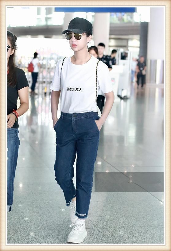 杨紫为了美，把“仙女”T恤都穿了出来，不想竟被臃肿身材抢了镜