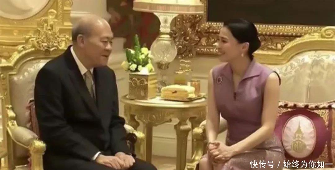 #外交才能#玛哈国王的三任娇妻,同穿华服见外宾,可差别咋这么大呢!
