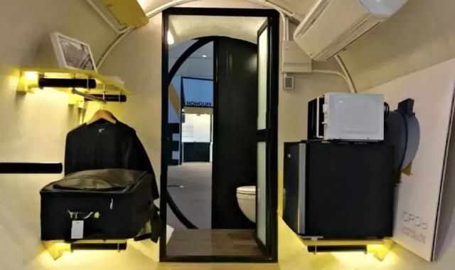 11平能住2人，香港继“棺材房”后又出“水管房”