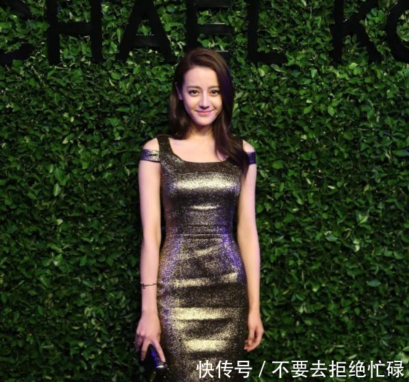 热巴站姿真是绝了！两腿中间几乎零缝隙！网友真的被惊艳到了！