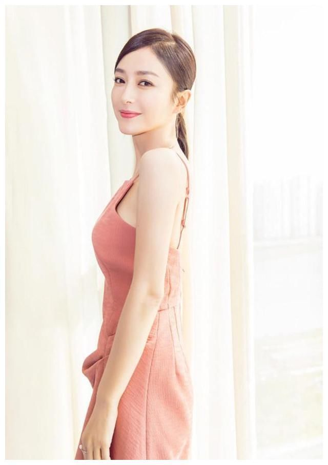 秦岚的最美迷人照,图二韵味十足,最后一张看了让人移不开眼睛