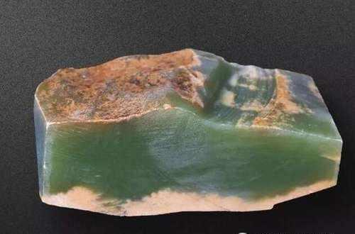 十几块玉瞬间被买走！这种和田玉为何这么火？