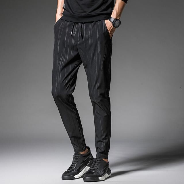 牛仔裤过时了，最近“开车裤”可火了，清爽舒适不沾腿