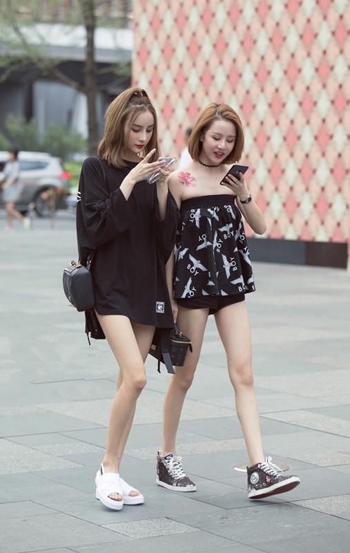 路人街拍，清新迷人又不失优雅的穿搭参考，让你清新迷人一整夏!