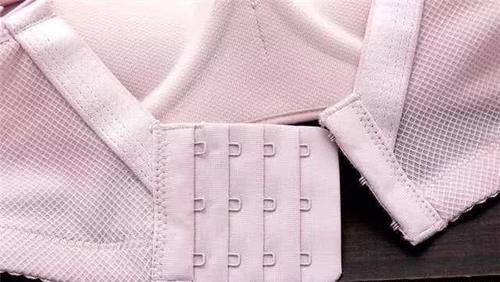 大部分内衣排扣都要设计在后面!网友:真是“善解人意”的设计