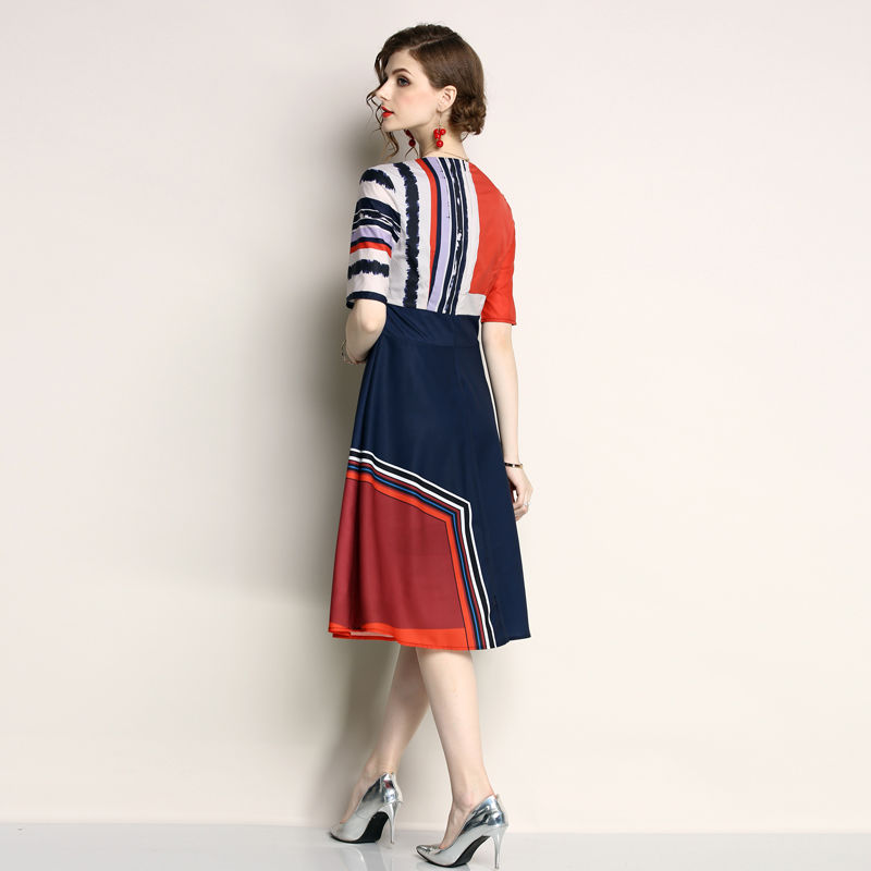 小个子女生都想要的高挑秘密!洋气A字裙+高跟鞋，巨显气质美