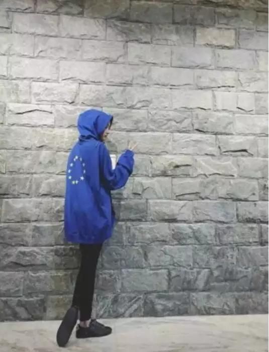 杨幂关晓彤撞衫，大10岁竟一次没输！网友：腿在气质面前不值一提