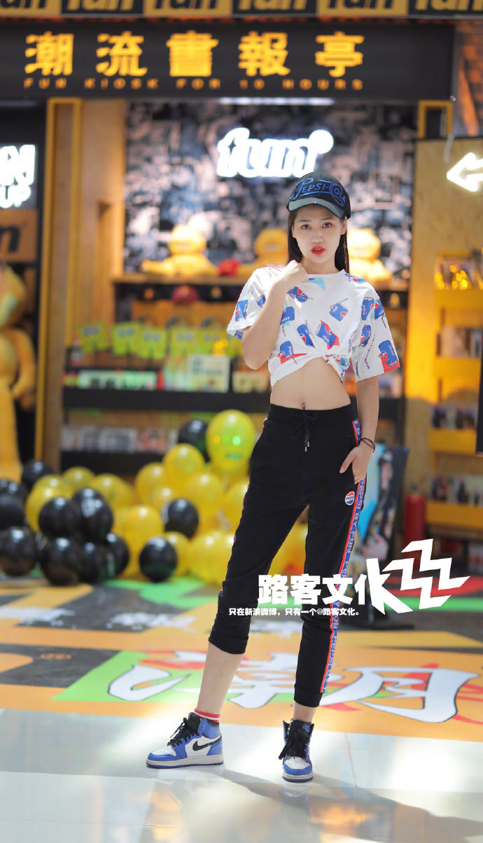 精致的妆容，时尚的穿搭技巧，展示出别样的女神气质!