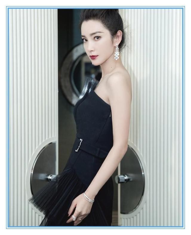 看了李冰冰的蛋糕裙,再看看赵丽颖,终于知道女王和公主的差距了