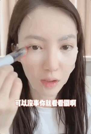  「细纹」水肿和小细纹，没想到女明星们也为了这些眼部问题操碎了心！