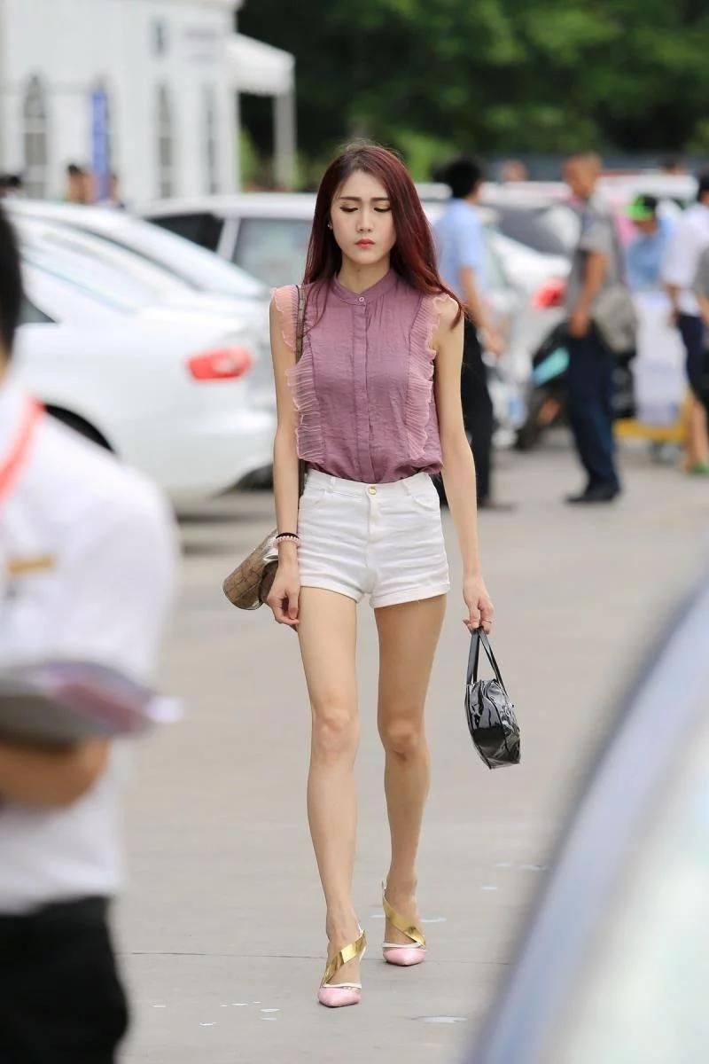 街拍骨感好身材妹子