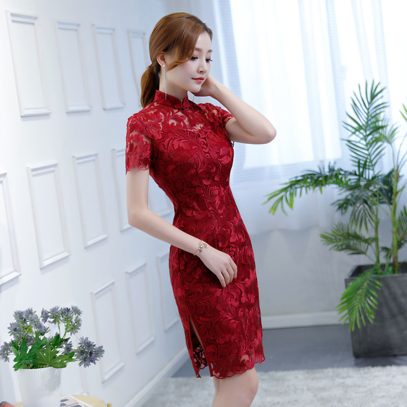 无论哪个年龄的女人穿上旗袍都让人挪不开眼，美到炸