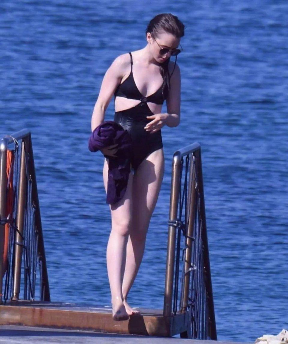 泳衣红黑榜|如何正确迎接一位沙滩女王