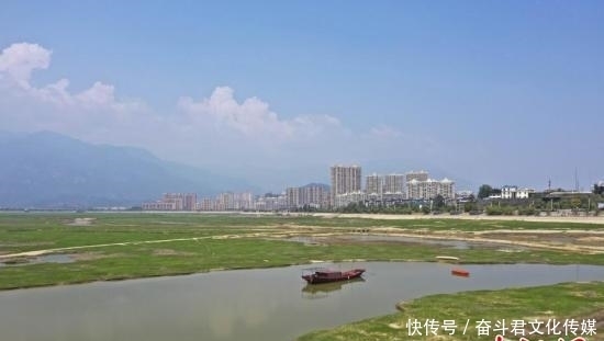  大淡水湖■中国最大淡水湖鄱阳湖水位下降 落星墩重现天日