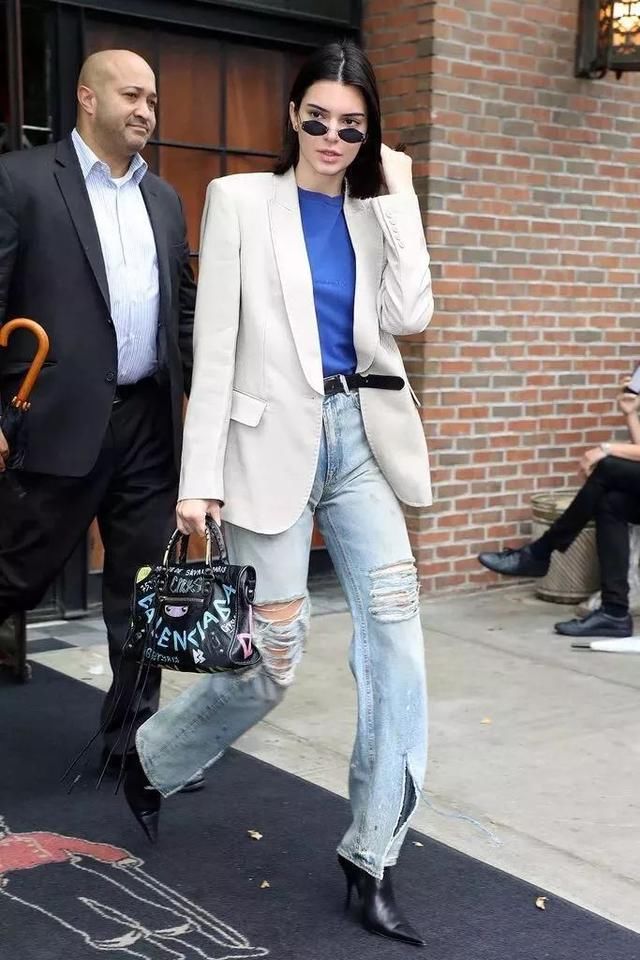 虽然难搞,但白色西装的美实在让人无法拒绝!