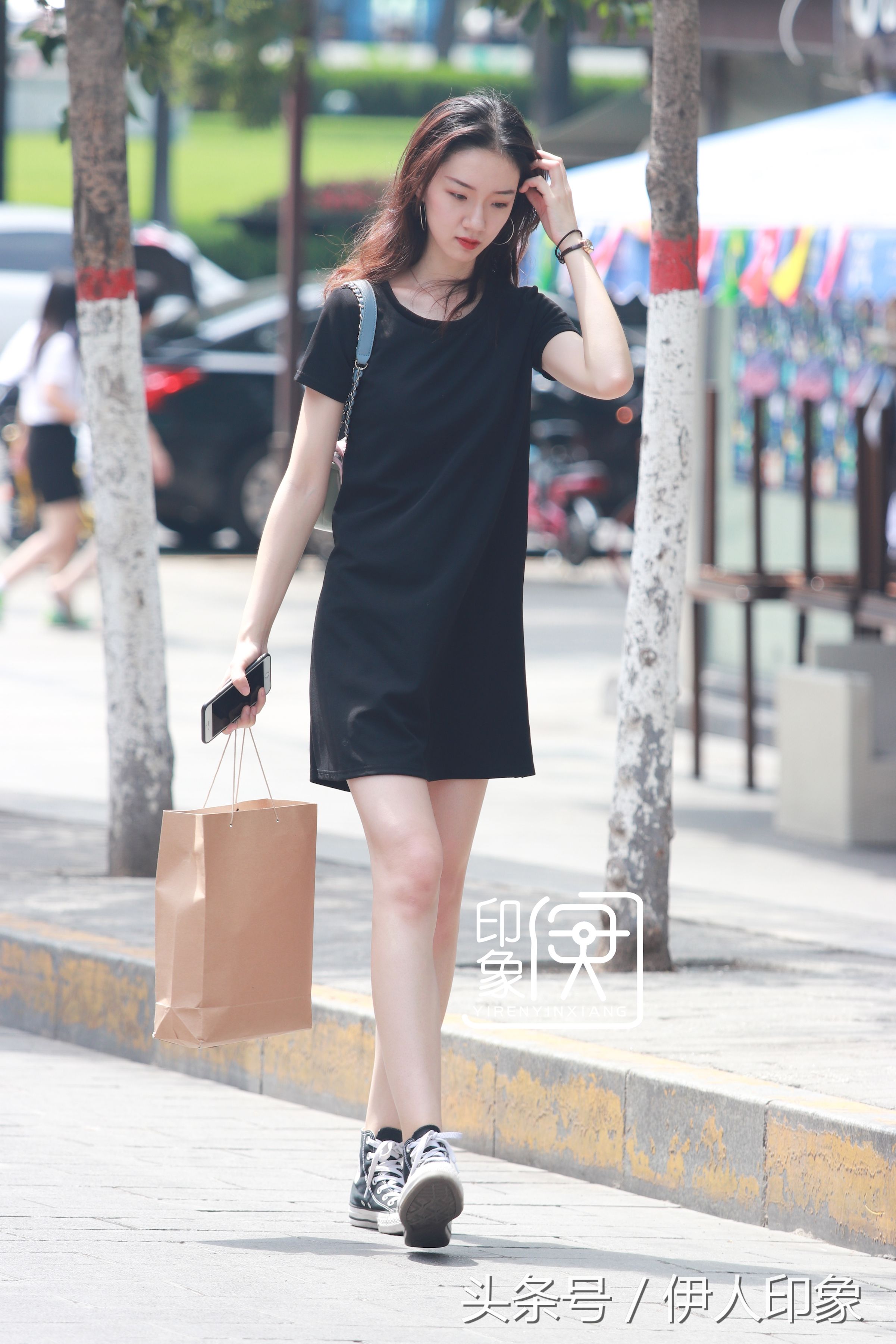 西安街拍，炎炎夏日应该如何穿搭黑色系服饰