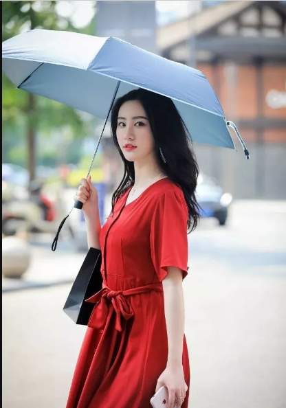 街拍美女的不同打扮穿出不同气质