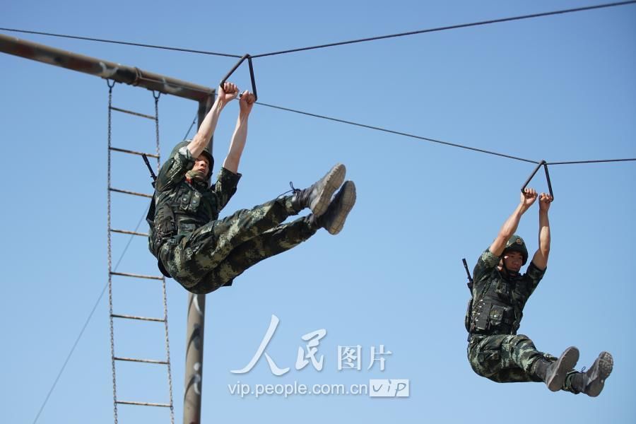 天津:武警部队侦察兵集训练打赢