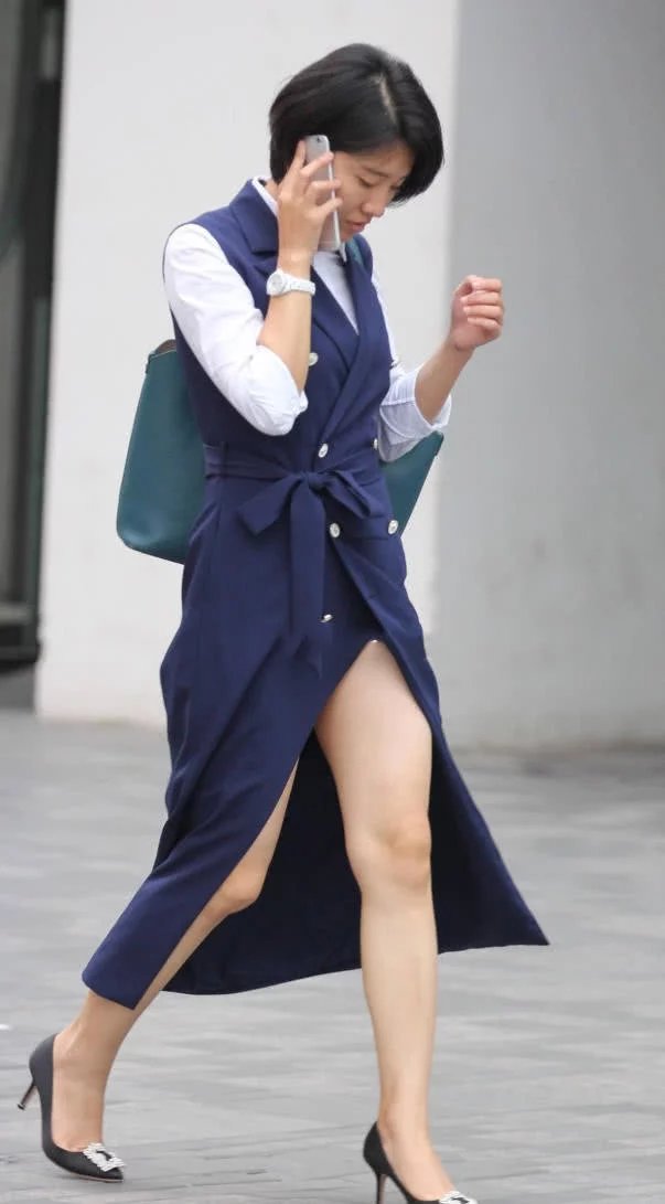 小姐姐为了秀大腿也是拼了，这感觉太霸道了