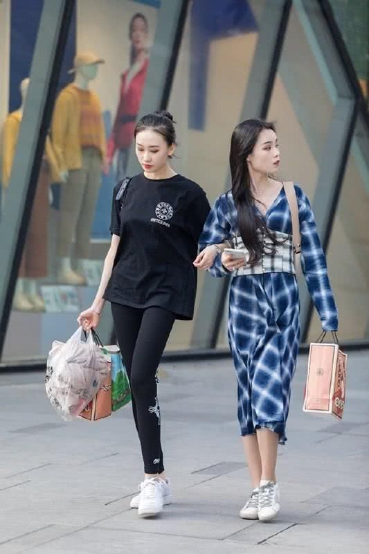  气质佳|身材好，颜值高，气质佳，连衣裙带给你想要的美丽