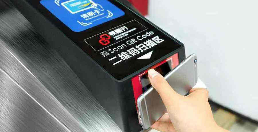 英国网友对中英日地铁的评价：日本安静，英国破旧，中国是四个字