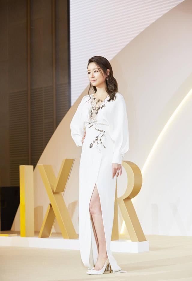 当林心如的开叉裙，遇上了范冰冰的开叉裙，网友:统统被她秒掉!