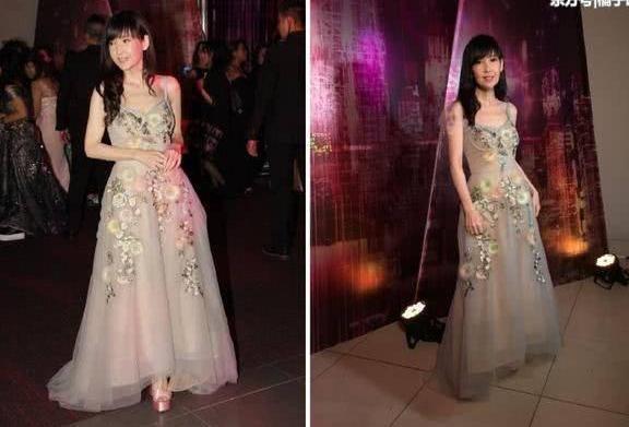 52岁周慧敏气质超群,一身吊带连衣裙搭配高跟鞋,真有50岁?