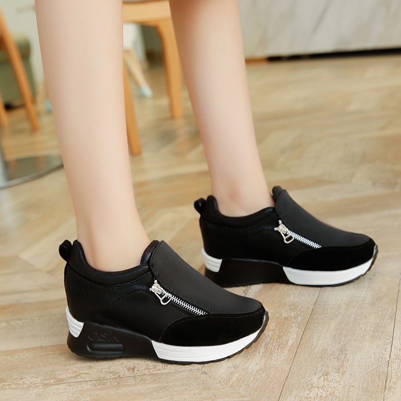 这女鞋刚上市就红了,一双比一双洋气,配上牛仔裤小脚裤咋穿咋美