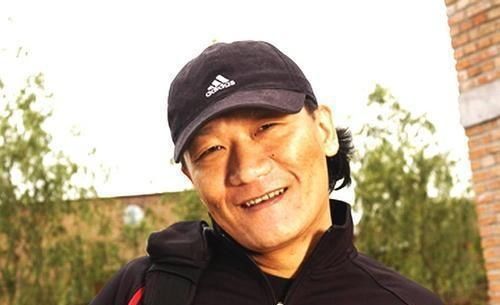  工作@本是90年代当红歌星，执意转行做演员，谢东因糊涂毁了自己的人生