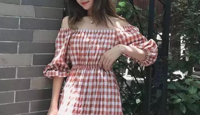  『春季』矮个子女人春季穿连衣裙,这些地方要避开,不显高还显粗壮