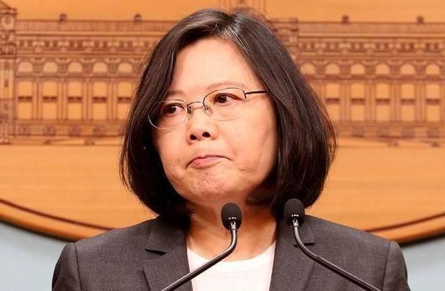 2018年逝去不复返！台湾网友“蠢”字敬送民进党