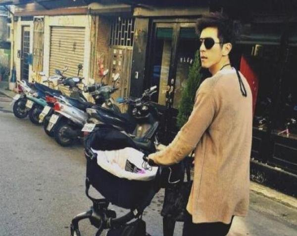 郑爽父亲发文怒怼谣言霸气护女 盘点娱乐圈老父亲宠女儿N种方式