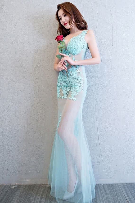 穿衣搭配一吊带蕾丝连衣裙甜美动人，彰显优雅气质!