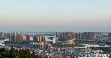 四川终于要开始建设经济副中心了，七个种子选手，到底花落谁家？