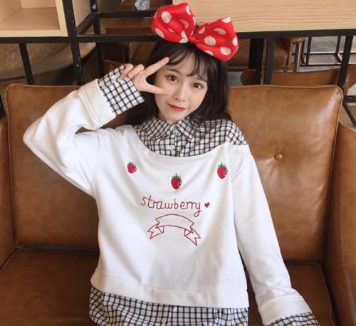  『学学』重点说一句！00后穿卫衣别总搭阔腿裤，俗腻！学学这样穿，秒变校花