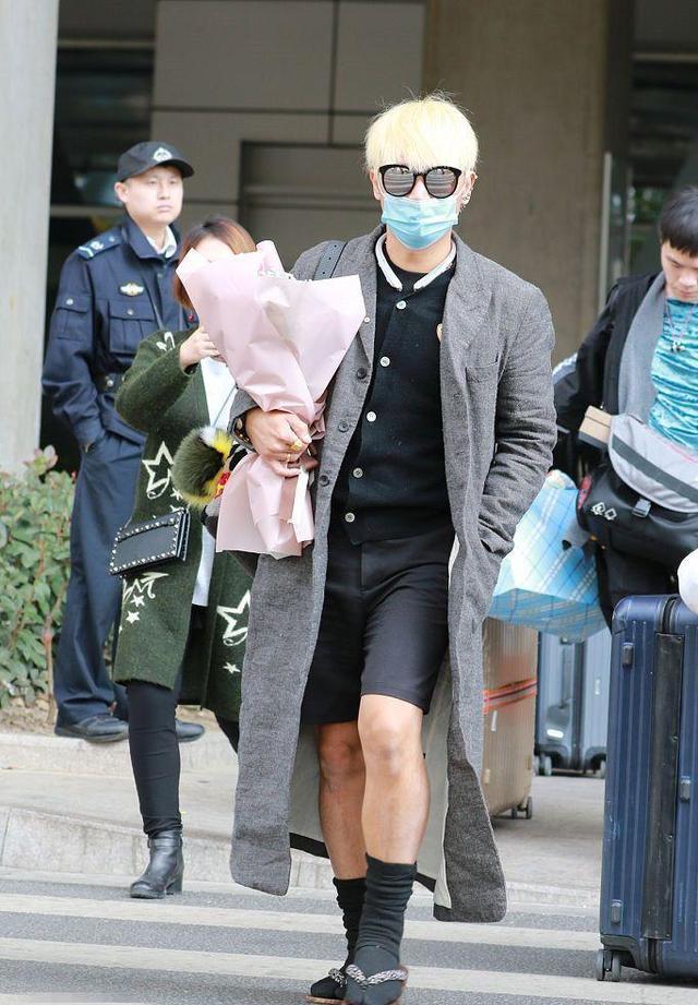 厉害了陈志朋! 胸前挂圈卫生纸也敢走红毯? 钟丽缇都没你疯狂!