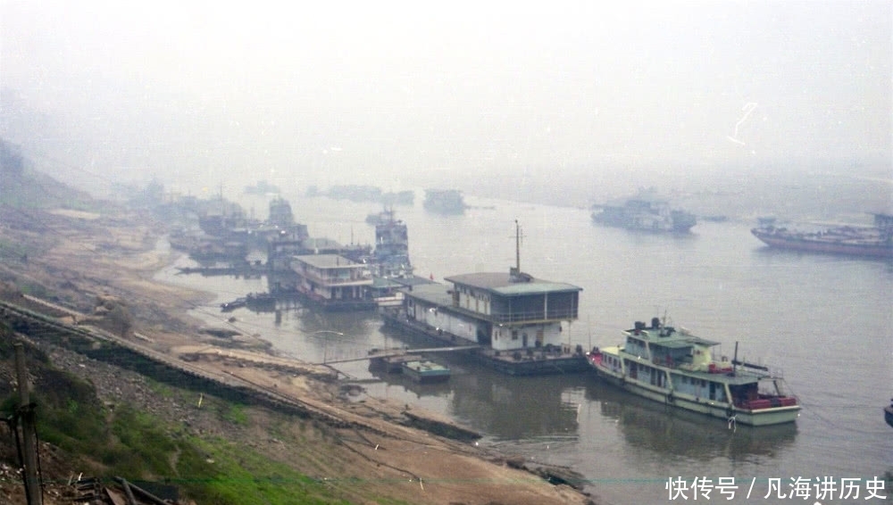 老城记忆，80年代重庆的老照片，看看当时的味道