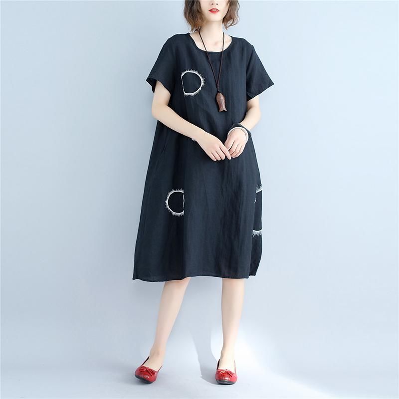 火爆夏季的波点裙,70后阿姨穿上身也毫无违和感,显得人更美