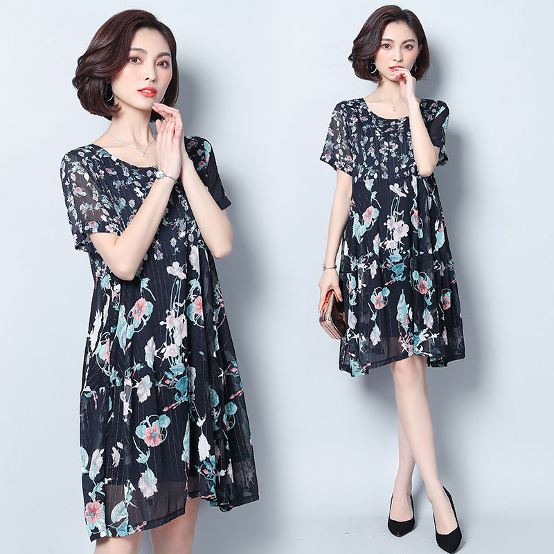 女人尽量不要穿黑裤子，瞧瞧港式女人这样穿，太惊艳了，美飞