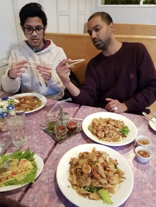  [网民]中国餐馆如何看待用筷子吃饭的西方人？外国网民回答亮了