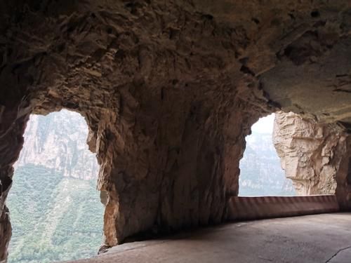 河南山西交界处藏着一条神奇公路,全程开凿在悬崖上被称世界奇迹