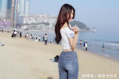 # 美女#美丽的身姿特别养眼!,颜值很高的牛仔裤美女
