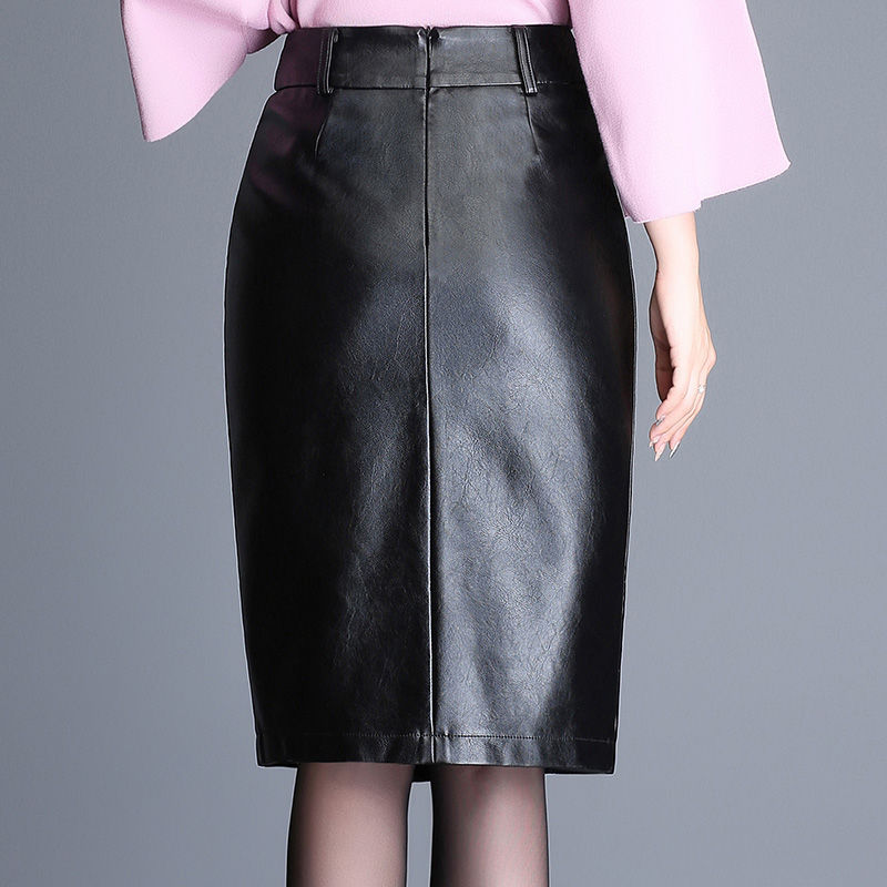 别再穿短裤了,今秋主打半身裙,藏肉又有型,真不简单