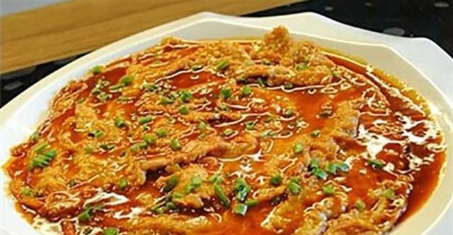  [一席之地]这道天津菜，不论在高档饭店，还是街头小馆，都能占据一席之地