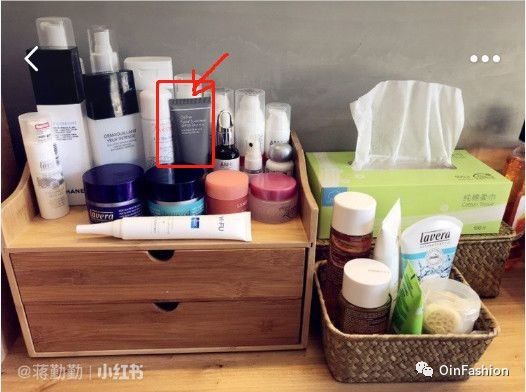 蒋勤勤的化妆桌真让人吃惊，这么白这么美居然只用10块钱的美白精