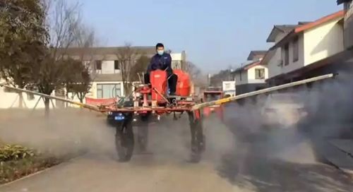  消毒水■“硬核”防疫 成都市新都区“自走式植保机”街头消毒