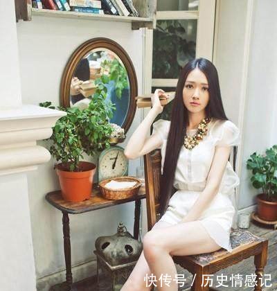 33岁郭碧婷真敢穿！开叉裙直接开到腰，网友有长腿就是能开高